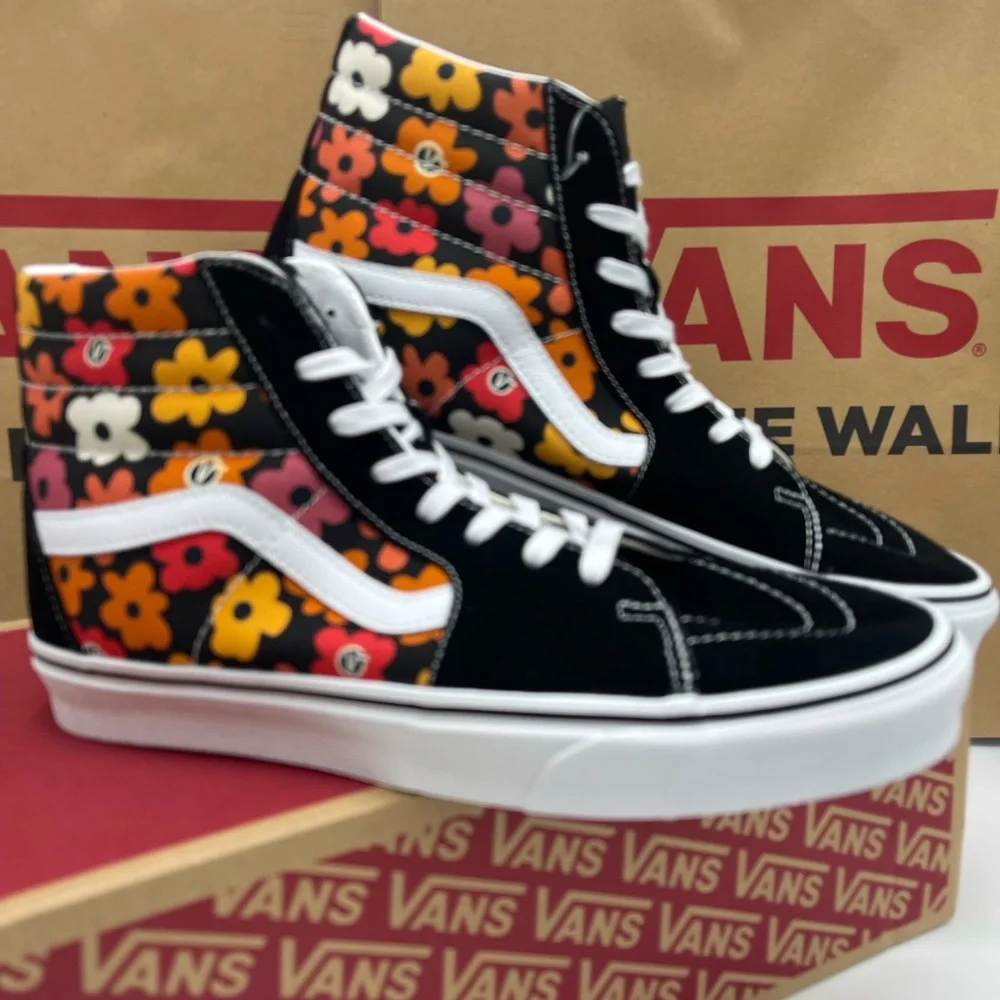 Vans Men’s Sk8-Hi
Flower Black/Multi Sneakers
VN000D5IBML
Floral High-Top - Picture 8 of 16